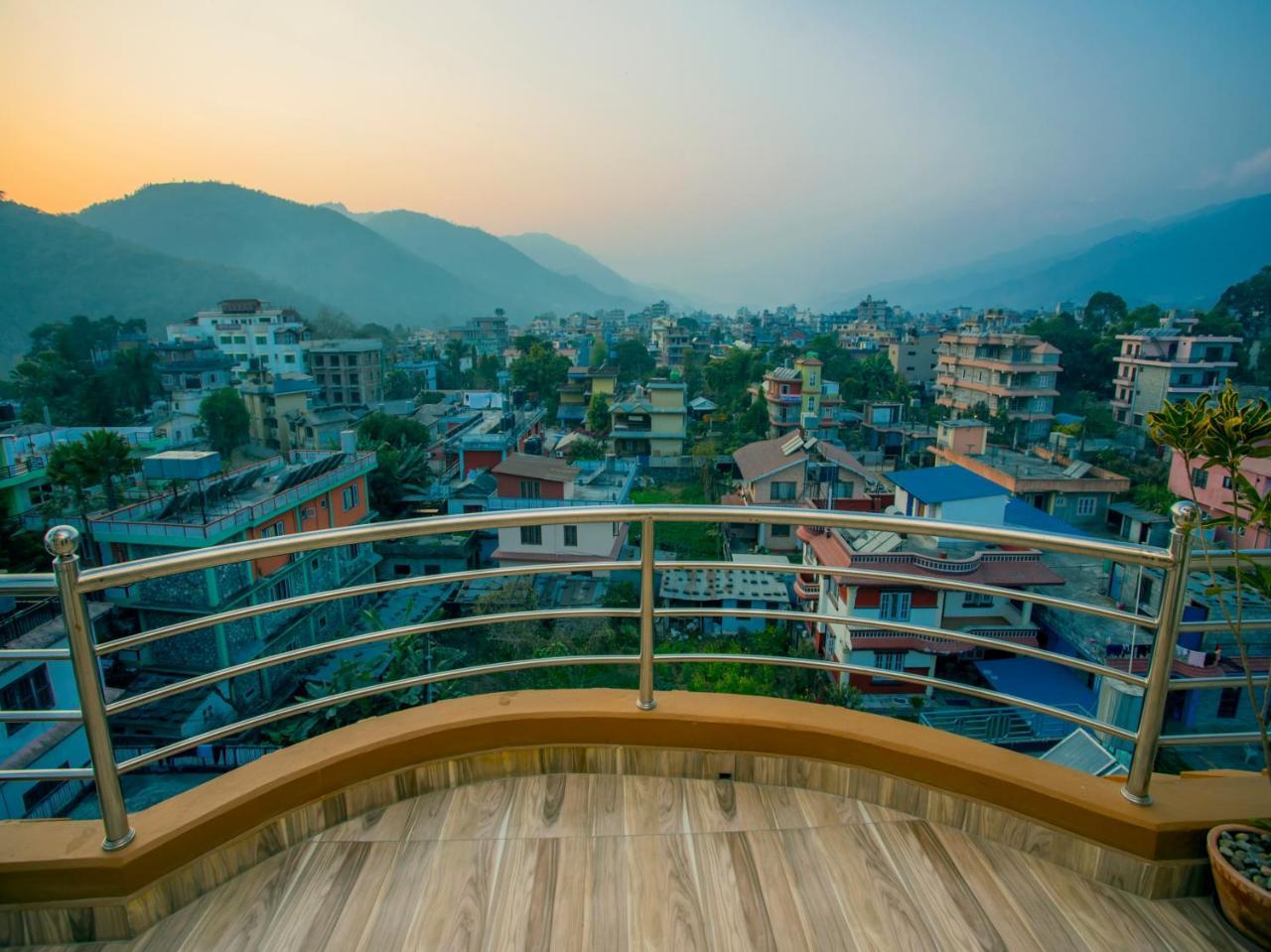 Oyo 253 Hotel Pinnacle Pokhara Exterior foto