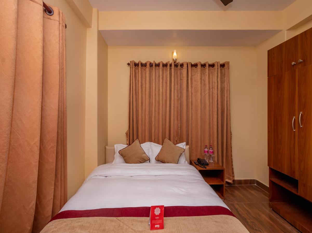 Oyo 253 Hotel Pinnacle Pokhara Exterior foto